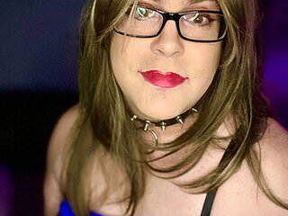 Carla_Cross902