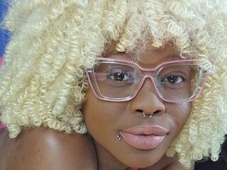 Akelia-Too-Nasty